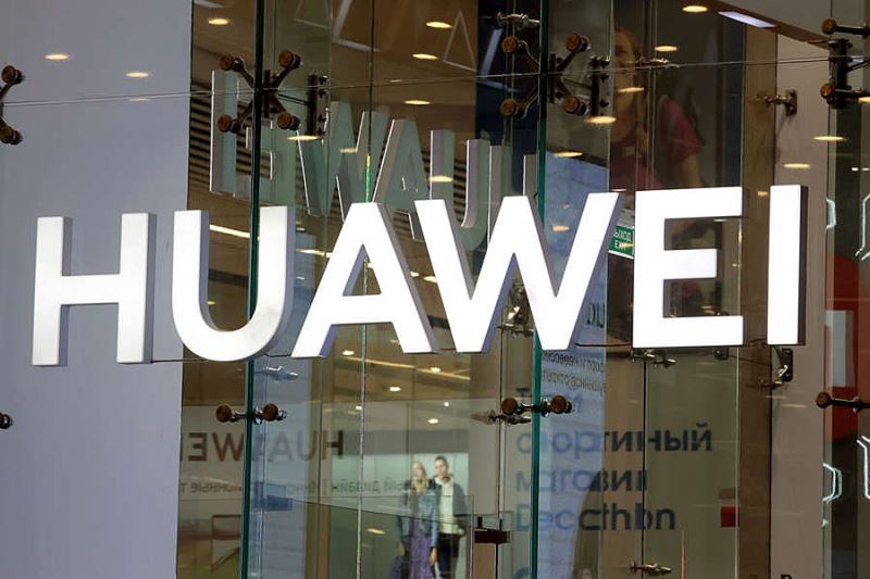 Нечем торговать: партнеры Huawei закрывают магазины в России