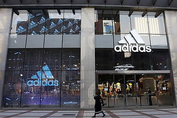 Adidas подал в суд на Nike